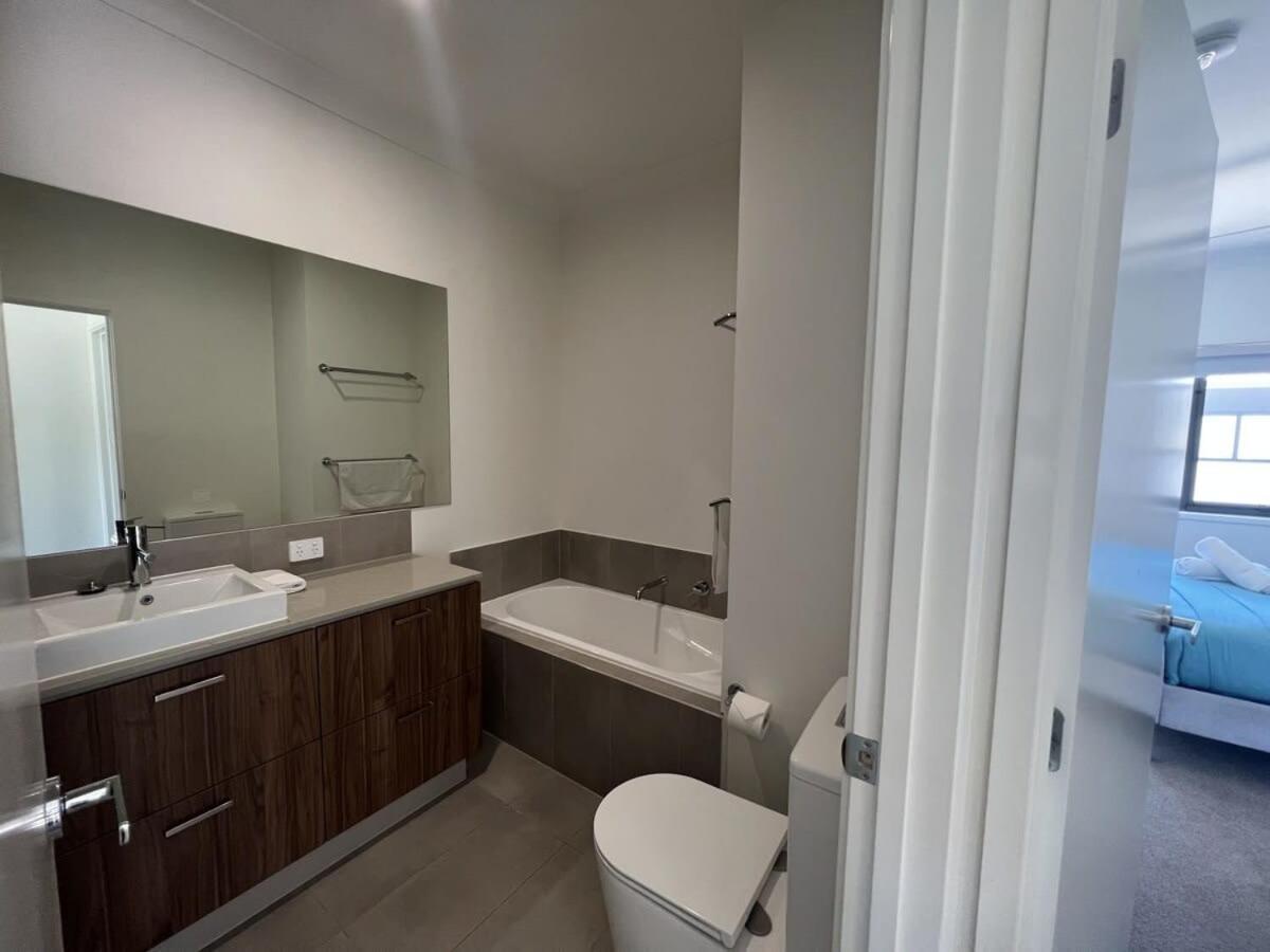 Stunning 3br In Serene Loc Varied Amenities Bbq Holiday home Gold Coast